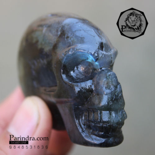 หิน ลาบราดอไลท์ (Labradorite) แกะสลักรูปหัวกระโหลก ประกายสีเขีวเหลือง #LA108