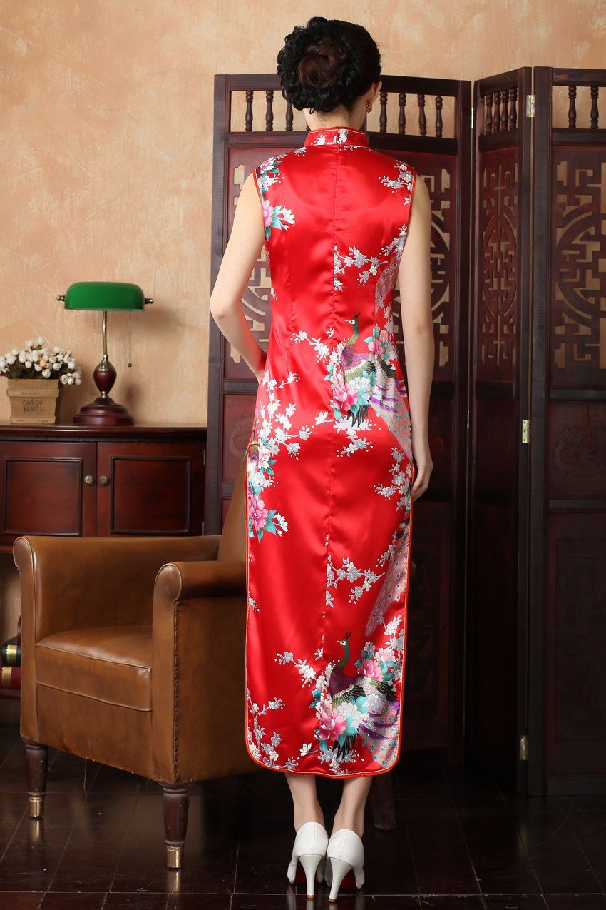 Pre-order กี่เพ้า ผ้าแพร สีแดง ทอลายนกยูง ตัดเย็บอย่างดี