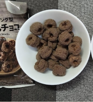 7-11 ข้าวพองช็อคโกแลต くるりんチョコ Chocolate Snack 56 grams