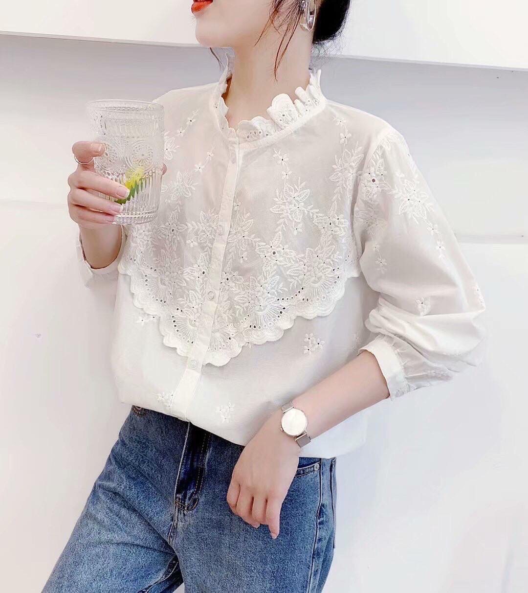 เสื้อผ้าฝ้ายลายปักลูกไม้แต่งคอระบาย