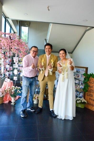 พร้อมเช่า ชุดราตรียาว แบบปิดไหล่ ผ้าชีฟอง แต่งดอกและลูกปัดสวย สีขาว