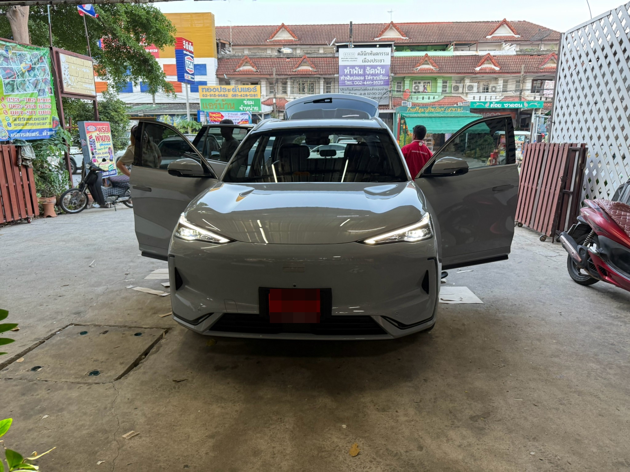 พรมปูพื้นรถยนต์ Geely EX5 (จีลี่ อีเอ็กซ์ 5) ปูพรม6D สีน้ำเงินด้ายทอง 6 ชิ้น เต็มคัน