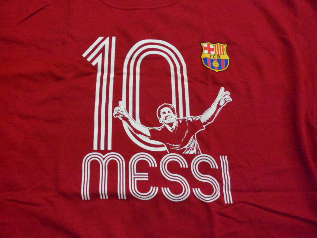 เสื้อที-เชิ๊ต (เสื้อยืดคอกลม) ฟุตบอล ทีมสโมสรบาร์เซโลน่า ชุดที่ระลึก #10 MESSI ใหม่ L-Size / BARCELONA Football T-Shirt Souvenir Kit #10 MESSI Jersey NEW L-Size