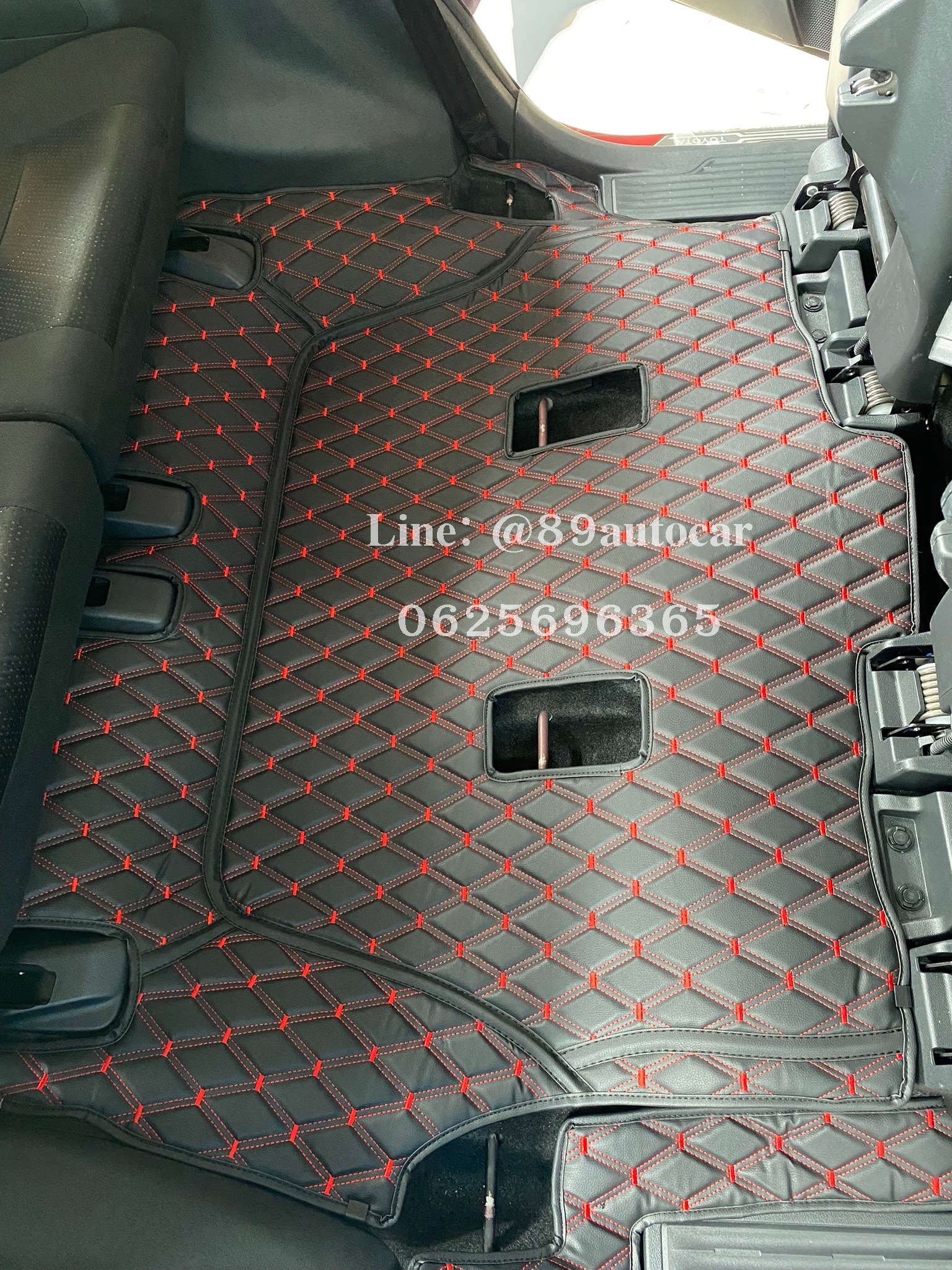 สั่งตัดพรมรถยนต์ Toyota Veloz ปูพรมvvip สีดำด้ายแดง เต็มคัน