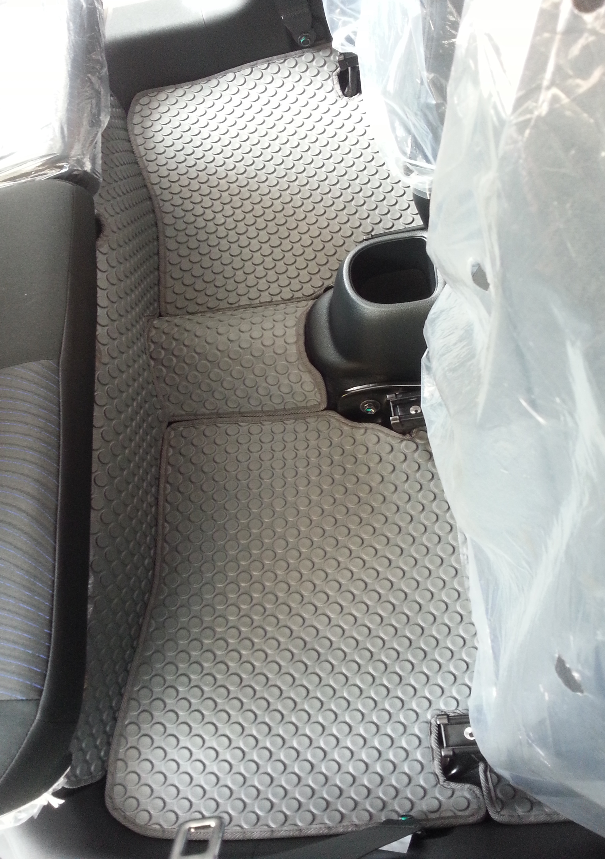 โรงงานพรมรถยนต์ Honda Mobilio ลายกระดุมสีเทาขอบเทา