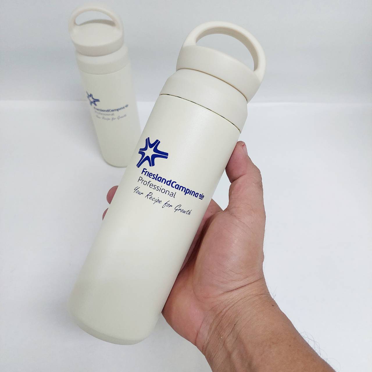 สกรีนโลโก้กระบอกน้ำ friesland campina