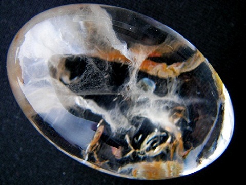 QU0026 QUARTZ แก้วข่ามกาบน้ำใส หมอกพิรุณคุ้มครองกาย ภายในมีแผ่นกาบเงินกาบทองลอยพริ้วกระจายทั่วเม็ดขนาดใหญ่ ขนาดเม็ดแก้ว 27.97x41.65x18.42 mm.