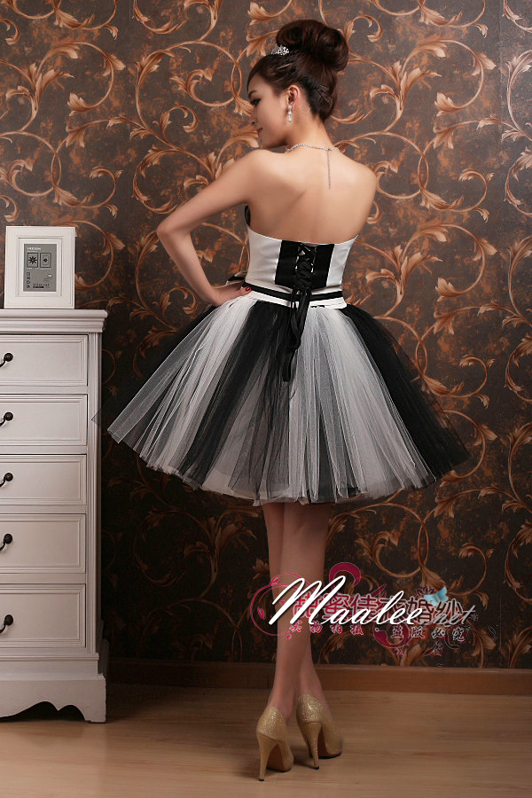 พร้อมส่ง ชุดแฟนซี ชุดราตรีสั้น กระโปรงสุ่ม ลายทางริ้ว เก๋มาก สีดำขาว