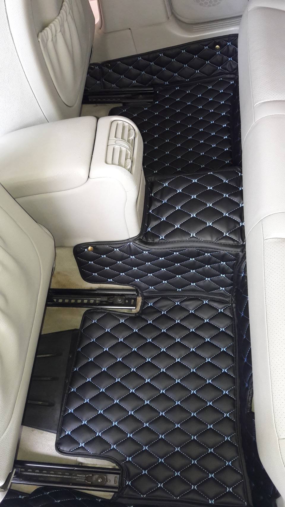 พรม6d Benz C180 C220 W203 (ตาถั่ว) เข้ารูปรถ