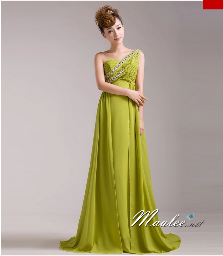 พร้อมเช่า ชุดราตรียาว สีเขียว แต่งเพรชช่วงอก