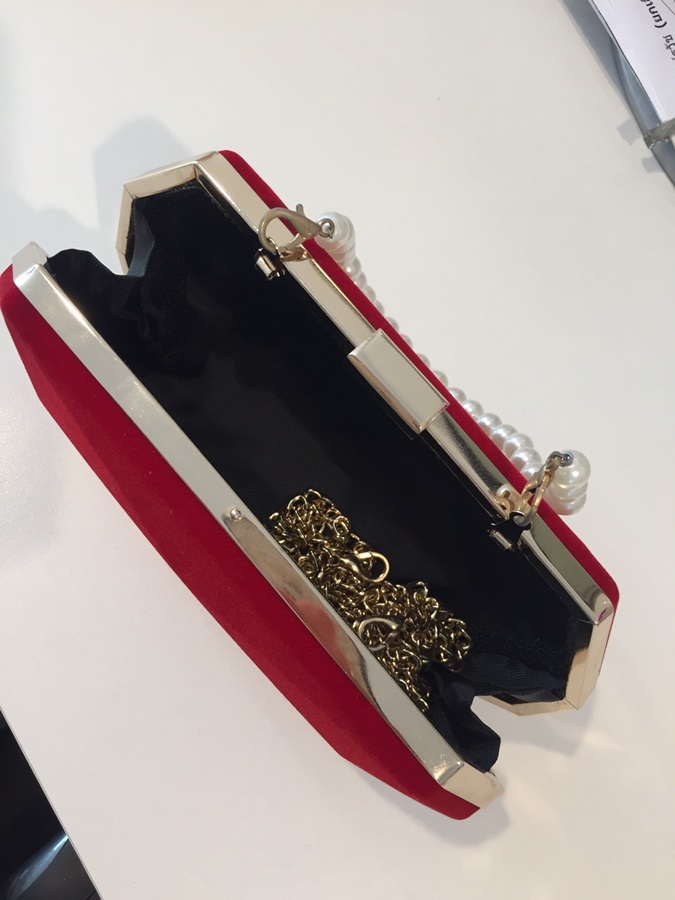 พร้อมส่ง Evening Clutch กระเป๋าออกงาน กำมะหยี่เนื้อนิ่ม สีแดง ทรงเหลี่ยม พร้อมสายโซ่