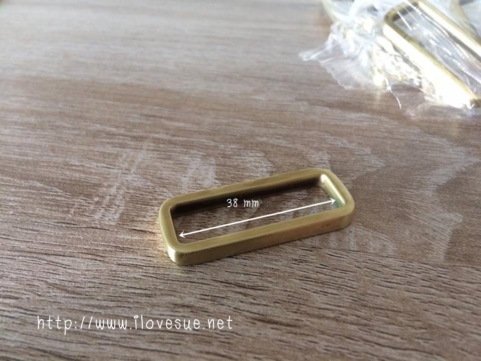 เหล็กสี่เหลี่ยม 3.8 cm ชิ้นละ