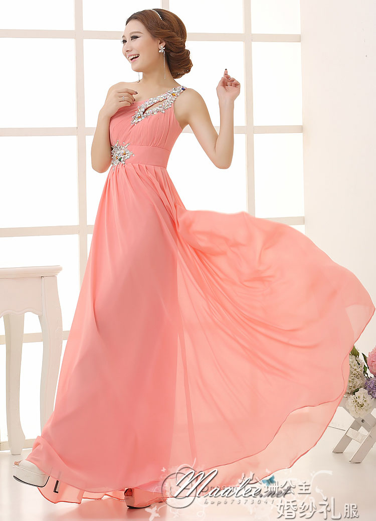 พร้อมเช่า ชุดราตรียาว ไหล่เดียว สีส้ม ผ้าชีฟอง แต่งเลื่อม+มุก ช่วงเนินอกและเอว