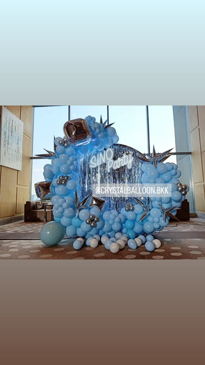 Organic Backdrop โครงกลม ขนาด 2x2 เมตร Theme Frozen พร้อม ม่านฟอยล์ 10 ชิ้น พร้อมตกแต่ง (ราคาไม่รวมป้ายไฟ) สามารถเปลี่ยนสีลูกโป่ง/เปลี่ยนสี-ม่านฟอยล์/เปลี่ยนฟอยล์ตกแต่งได้