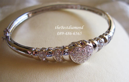 สินค้าหมด==BL010RD+กำไลเพชร เกลียวหัวใจ++กำไลน่ารักๆๆ ตรงก้านกำไลทำเป็นลายเกรียวๆ ฝังเพชรสลับทอง ตรงกลางเป็นหัวใจนูน งานน่ารักๆๆ ใส่ติดข้อมือได้เลย