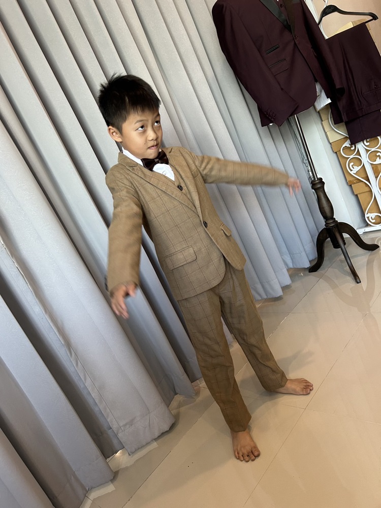 พร้อมเช่า ชุดสูทเด็กชาย สีน้ำตาลลายตาราง ** พร้อมเช่าไซส์ 110 130 **