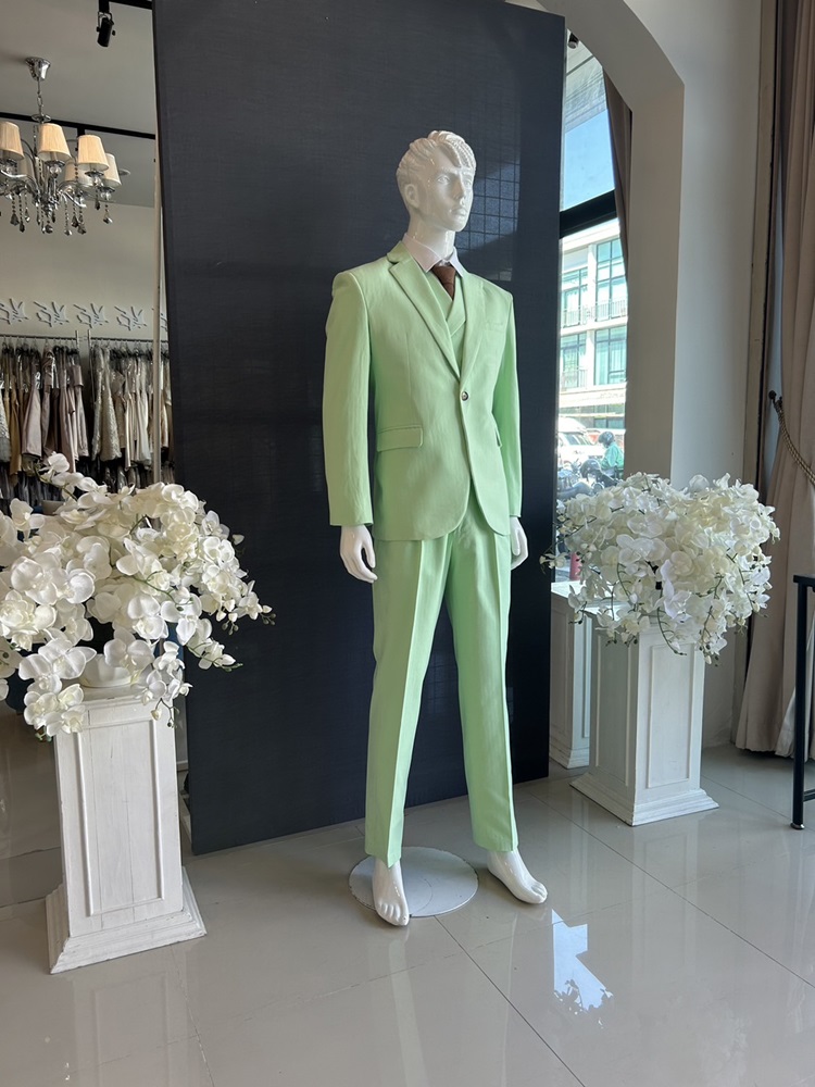 พร้อมเช่า ชุดสูทชาย สีเขียวพาสเทล 1 กระดุม (พร้อมเสื้อกั๊ก) ผ้า Cotton twill 100% ทอลายในตัว