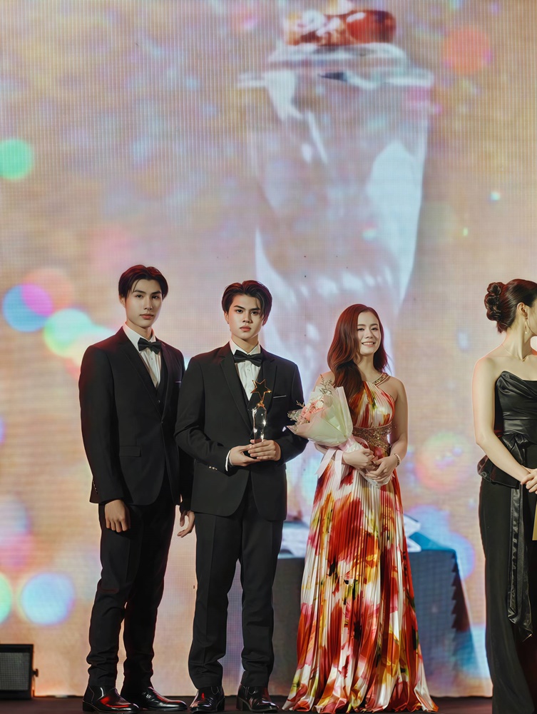 พร้อมเช่า ชุดสูทชาย สีดำ คลาสสิก รุ่นกระดุมเดียว (พร้อมเสื้อกั๊ก)