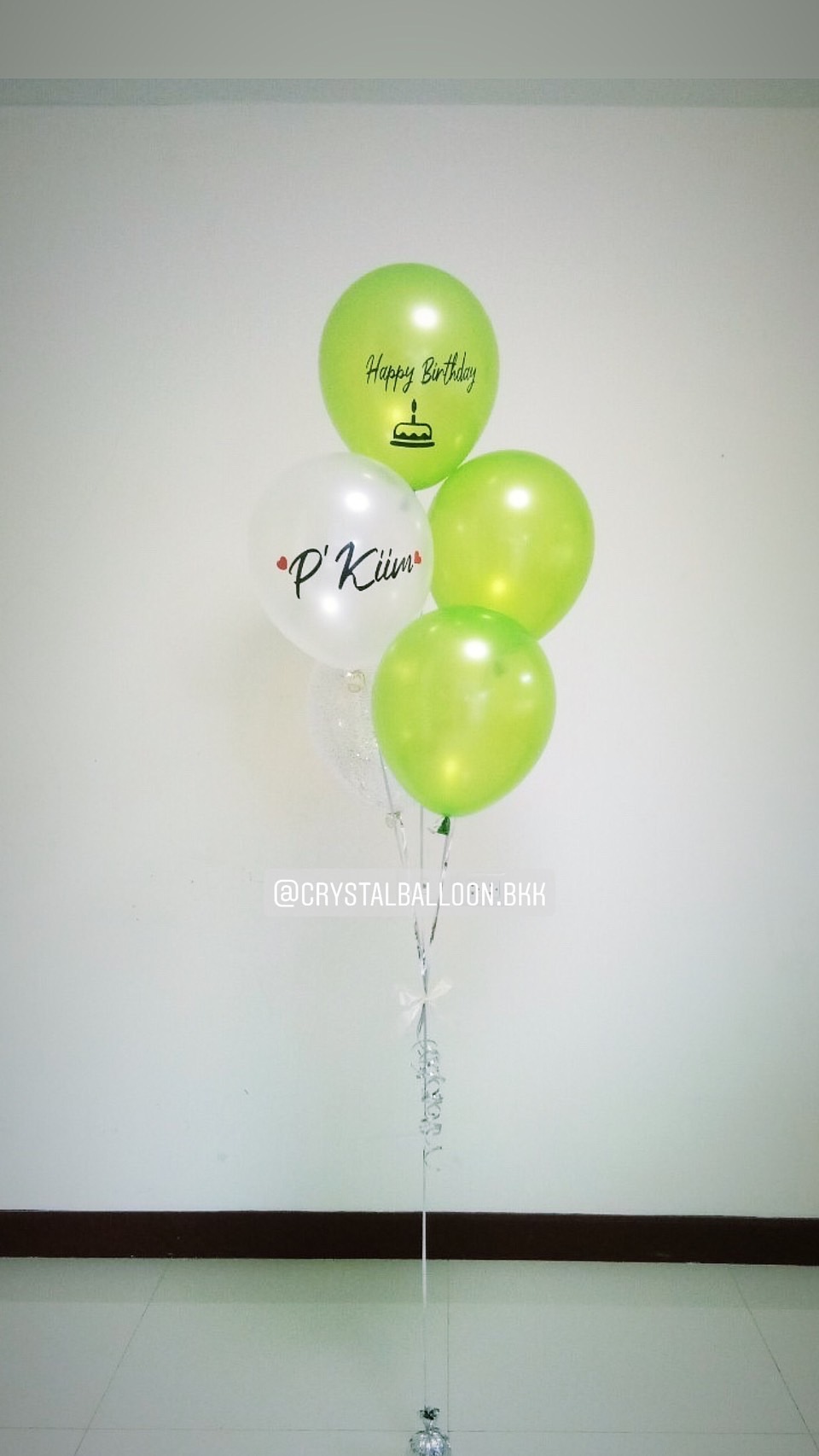ลูกโป่ง วันเกิด สีเขียวอ่อน พร้อม ข้อความ HAPPY BIRTHDAY พร้อม ชื่อเจ้าของวันเกิด 1 ช่อ พร้อมตกเเต่ง สามารถเปลี่ยนสีลูกโป่ง/เปลี่ยนชื่อเจ้าของวันเกิดได้