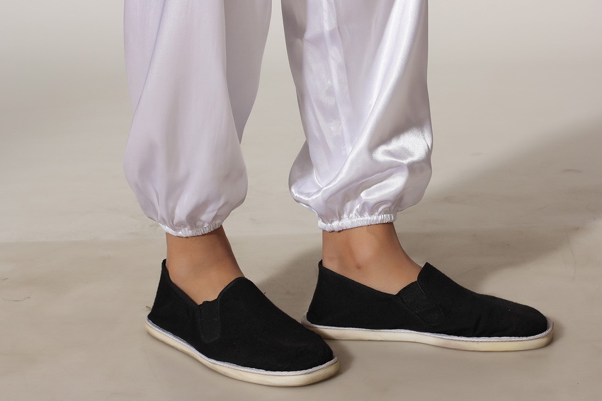 Preorder ชุดจีนชาย แขนยาวผ้าแพร สีขาว ขาจั๊ม