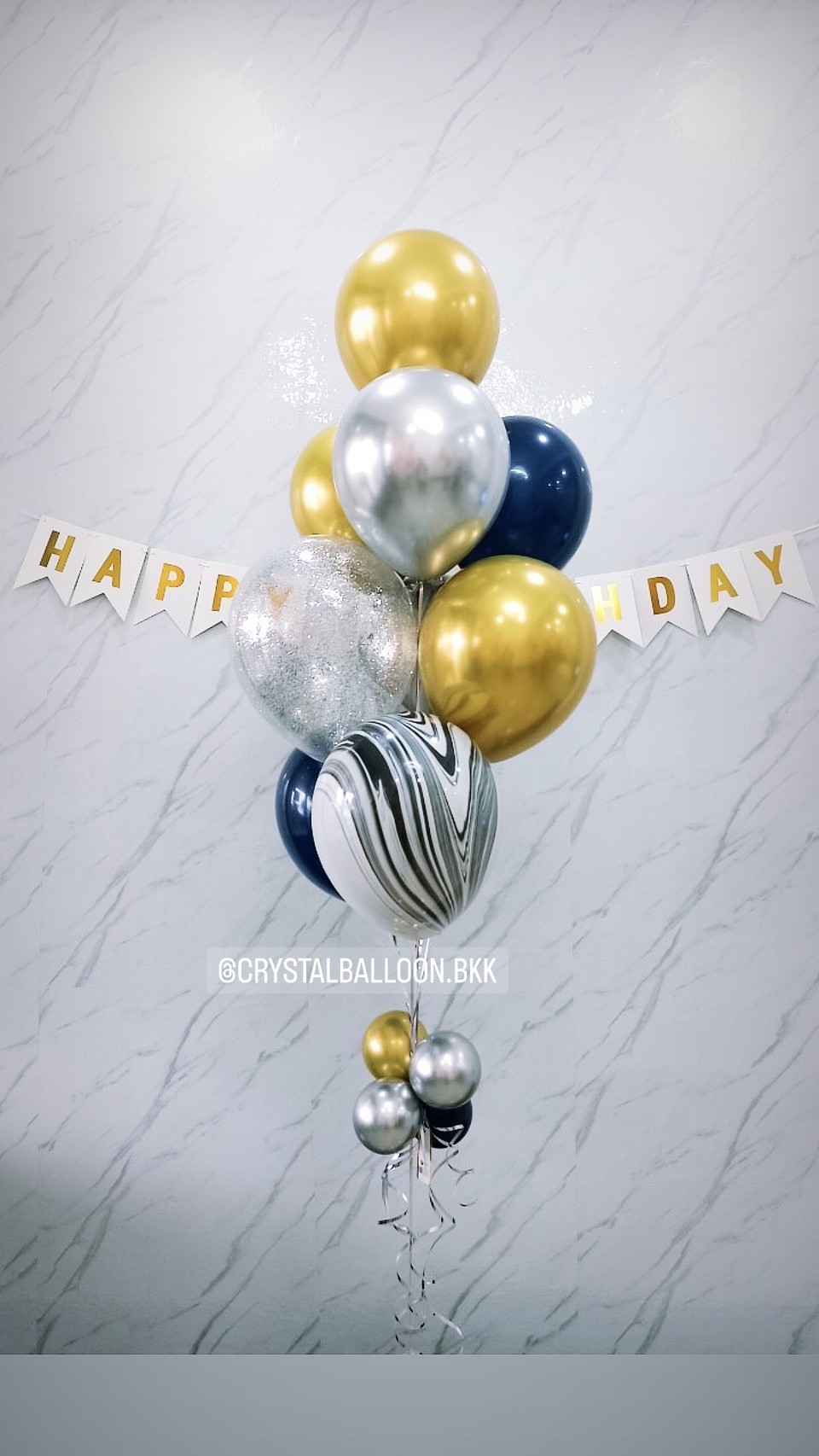 ลูกโป่ง วันเกิด ช่อลูกโป่ง 9 ลูก 1 ช่อ ลายหินอ่อน พร้อม ป้ายธงตัวอักษร Happy Birthday พร้อมตกแต่ง สามารถเปลี่ยนสีลูกโป่ง/เปลี่ยนข้อความ/เปลี่ยนสีฟอยล์ได้