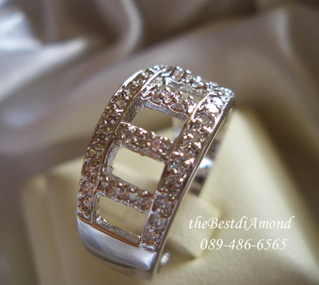 BR514RD+++แหวนแถวแบบตั้ง+นอน+++ สวยมากๆๆใส่แล้วแพรวพราว วิ๊งๆเลยค่ะ รูปแบบเก๋ไก๋มาก เล่นดีไซน์ 3 แถวโดยแถวบน-ล่าง เป็นแถวแนวนอน ตรงกลางเป็นแนวตั้ง