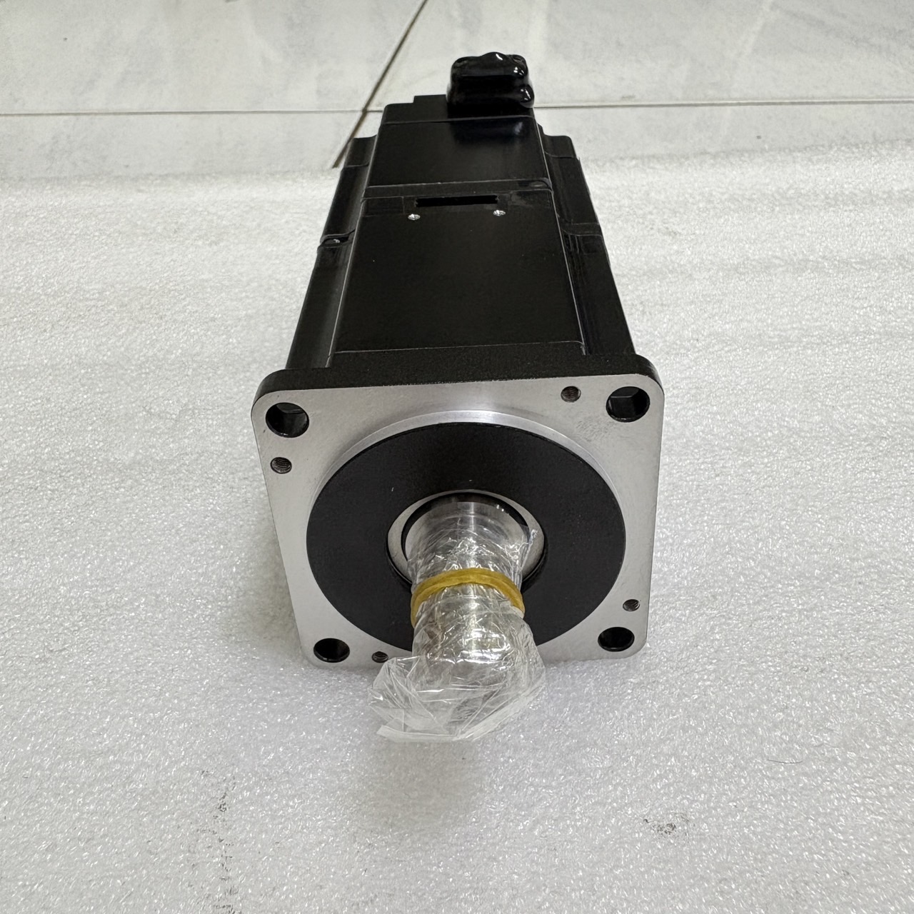 SGMJV-04ADL2C SERVO MOTOR " YASKAWA "