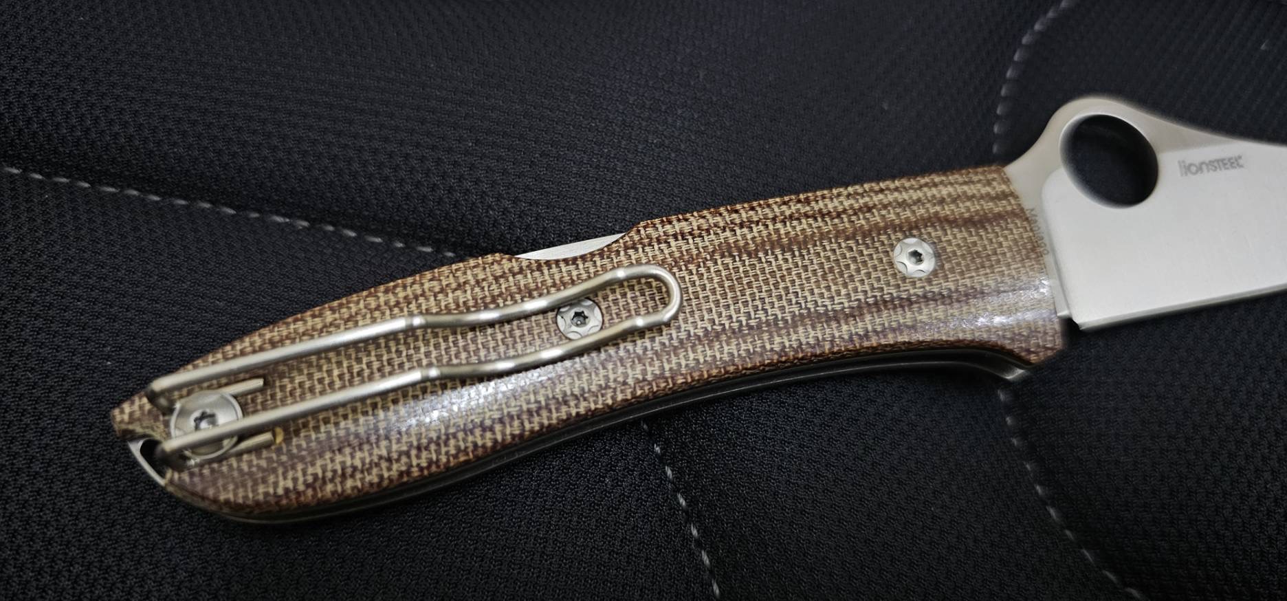 Spyderco/LionSteel Max SpyOpera M390 Satin Plain Blade, Brown Canvas Micarta Handles