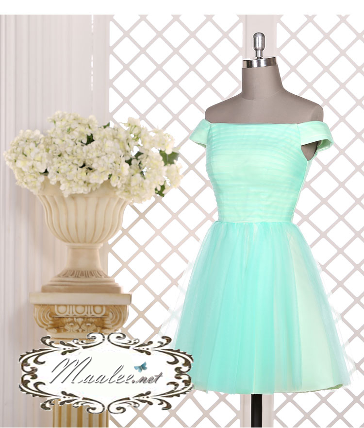 พร้อมเช่า ชุดราตรีสั้น แบบปาดไหล่ สีเขียวมิ้นต์ ผ้าโปร่งตาข่าย อกจับจีบตีเกล็ด แบบเรียบหรู (เชือกผูกหลัง)