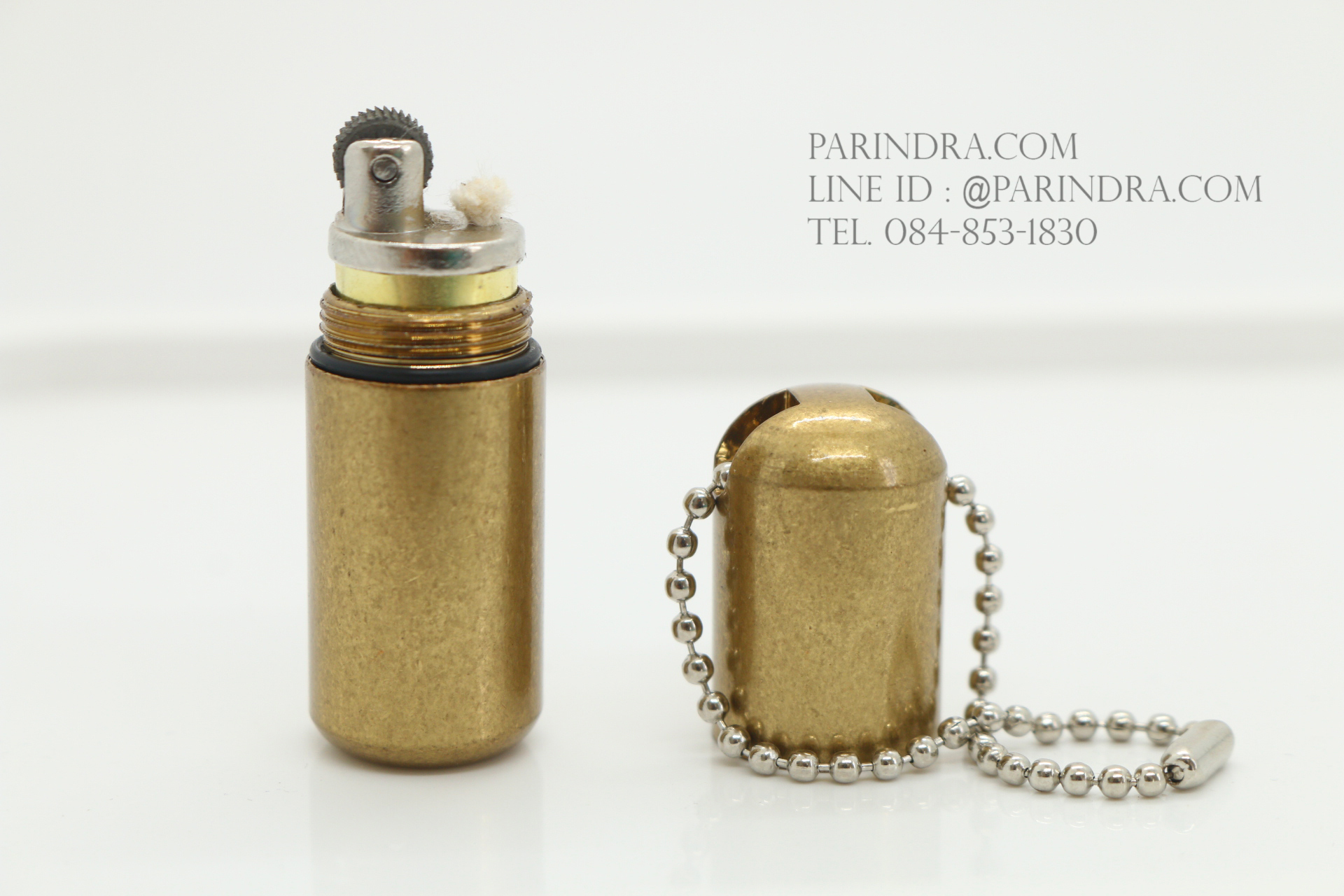 ไฟแช็คน้ำมัน Dolphin แบบแคปซูลกันน้ำ สีทอง สายห้อยสีเงิน