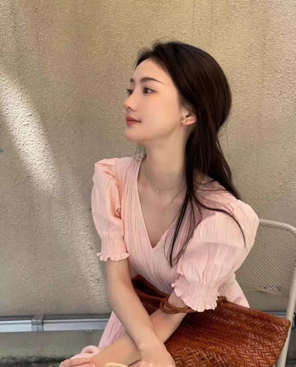 เดรสยาวสีชมพู แบบ ซางจื้อ จากซีรี่ย์ แอบรักให้เธอรู้