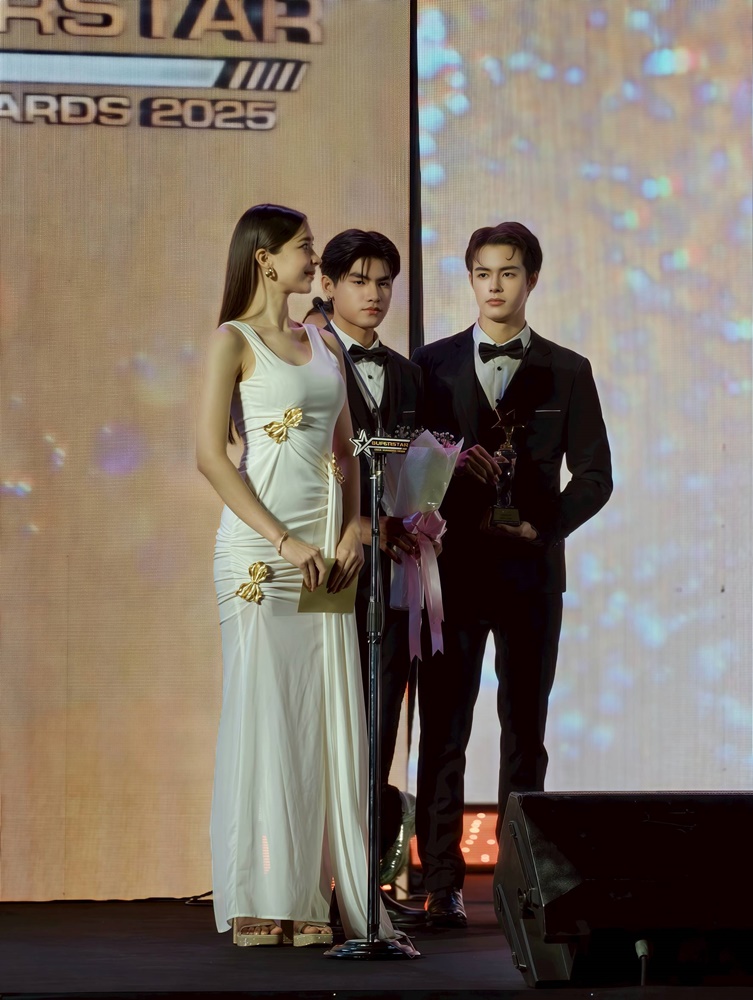 พร้อมเช่า ชุดสูทชาย สีดำ คลาสสิก รุ่นกระดุมเดียว (พร้อมเสื้อกั๊ก)