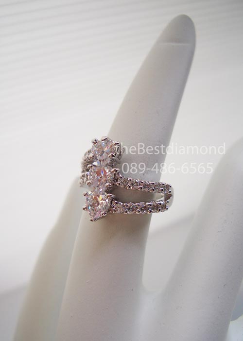 BR610RD+++Perfect 3 heart ring +++ แหวนเพชร cz รูปหัวใจ 3 ดวง ดีไซน์ 3 แถว modern หรูหรา ไฮโซ สุดๆ เพชรแวววาวมากๆๆ