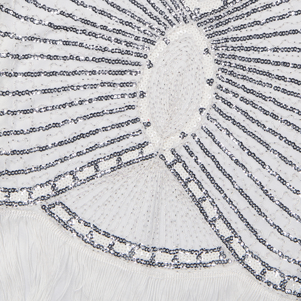 พร้อมเช่า ชุดแนววินเทจ ออกงาน แต่งเลื่อมทั้งชุด กระโปรงพริ้วสวย สีเงินวิ้งๆ