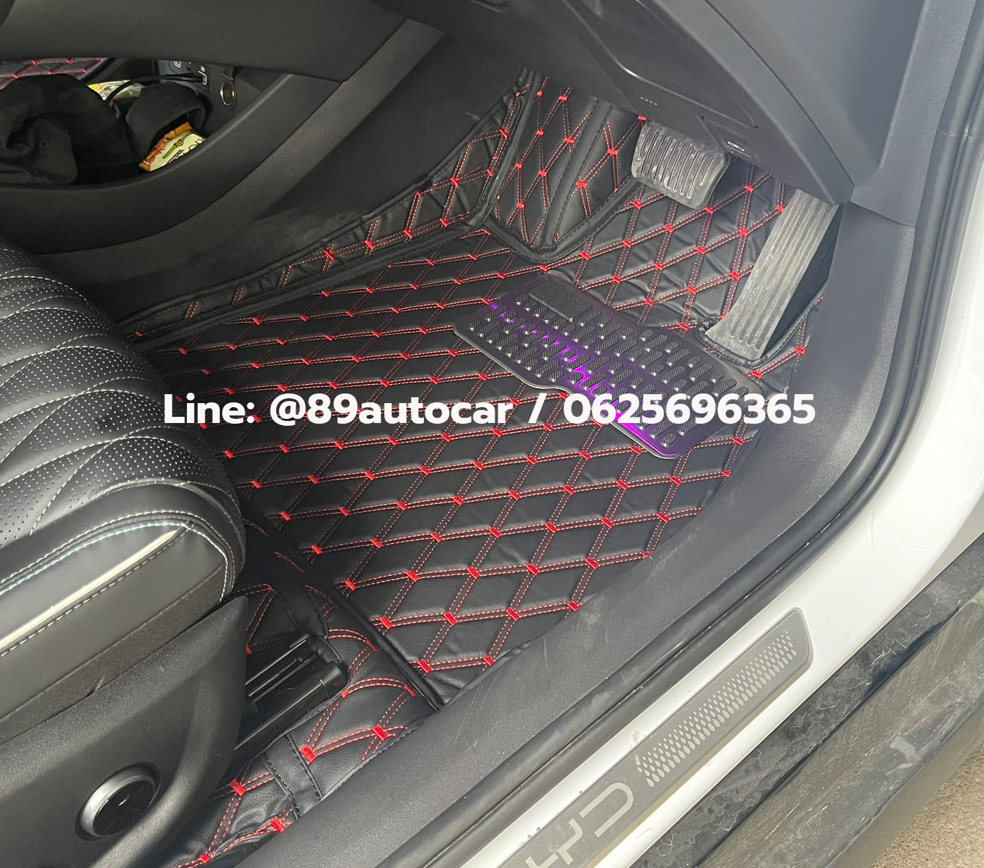 พรมปูพื้นรถยนต์ BYD Seal (บีวายดี ซีล) ปูพรมVVIP สีดำด้ายแดง ในห้องโดยสาร