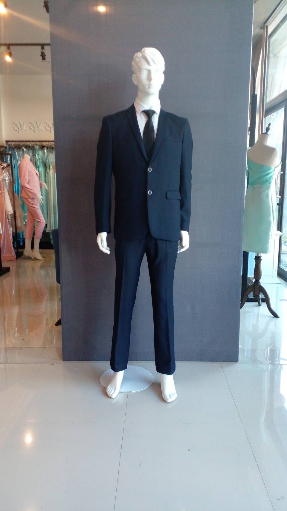 พร้อมเช่า ชุดสูทชาย สีกรมท่า 2 กระดุม งานละเอียด (พร้อมเสื้อกั๊ก)