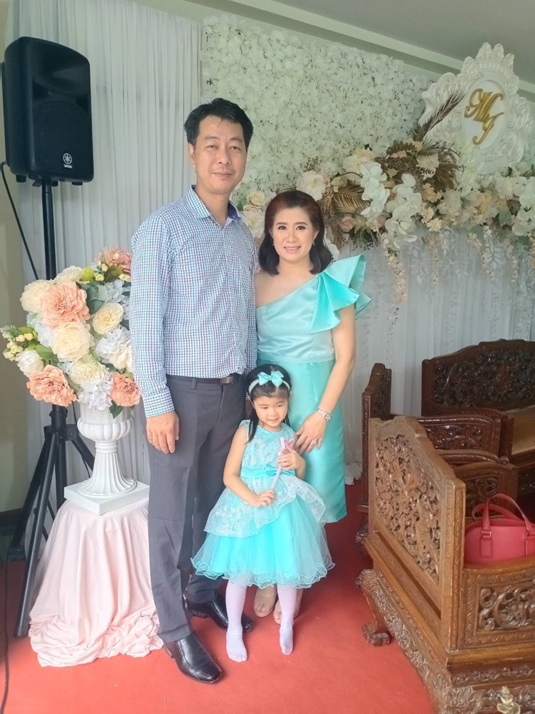 พร้อมเช่า ราตรีสั้น ไหล่เดียว ชุดเดรสเดรสเนื้อไหม ทรงเข้ารูป แต่งระบาย สีเขียวมิ้นต์