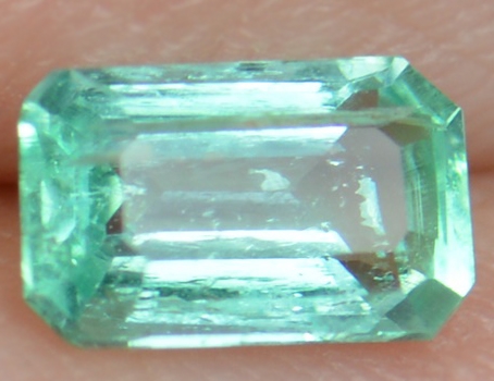 พลอยมรกตดิบ (Emerald) 0.48 กะรัต No oil