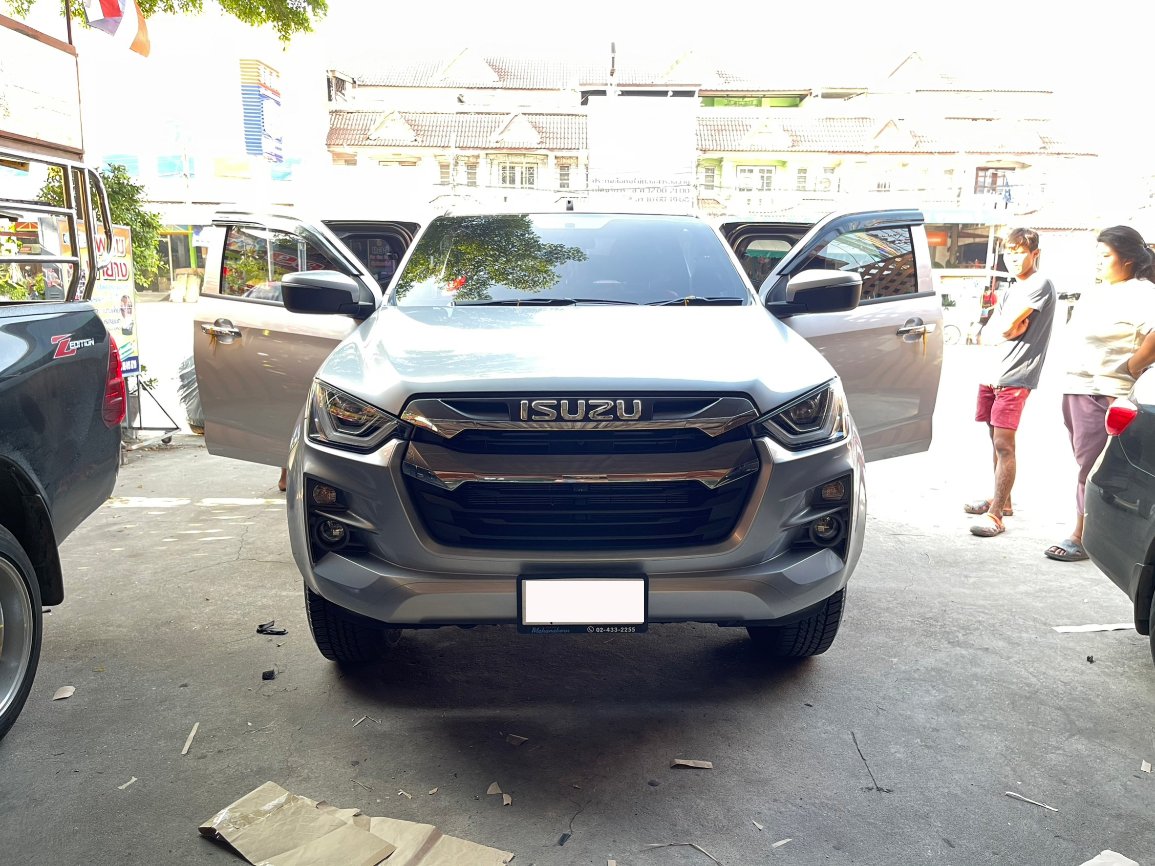 Isuzu D-Max Cab (อีซูซุ ดีแม็ค แคป) 2020-2023 ปูพรม VVIP สีแดงไวน์ด้ายทอง