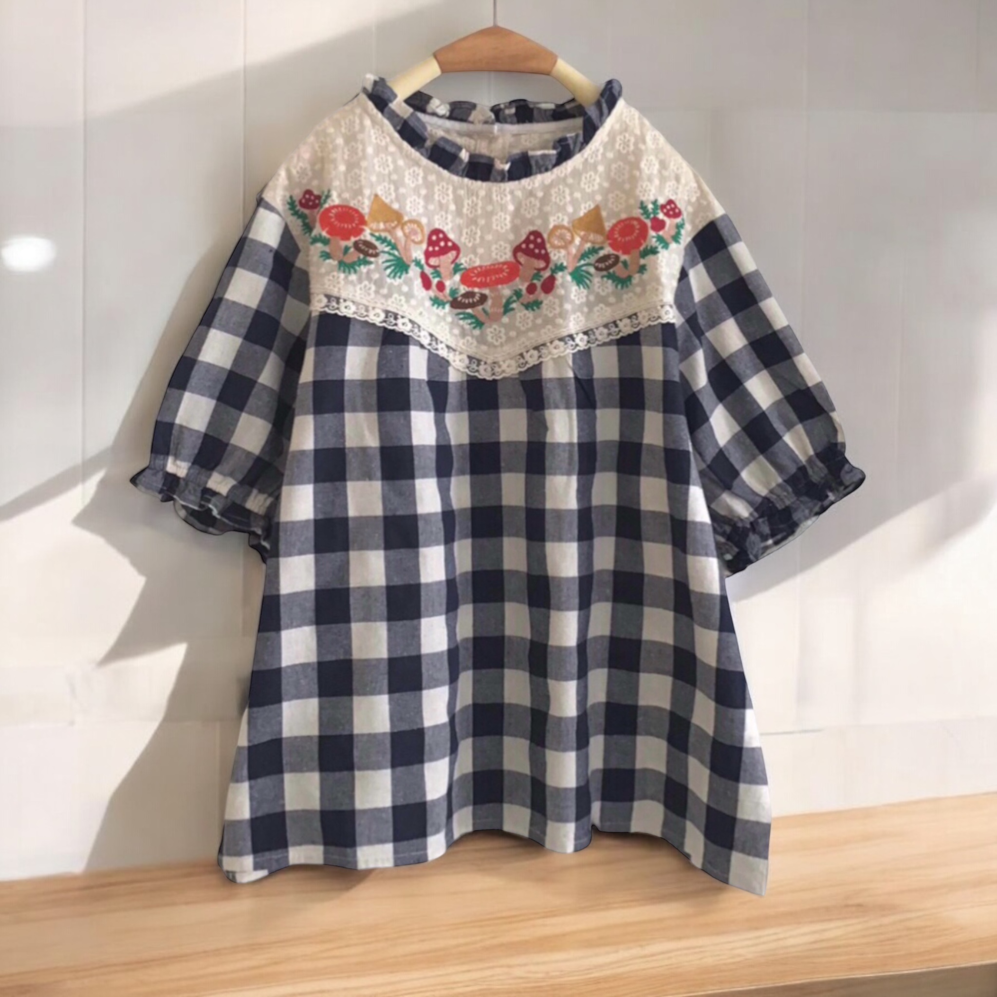 เสื้อผ้าฝ้ายลายสก็อตแต่งผ้าลูกไม้ลายปัก