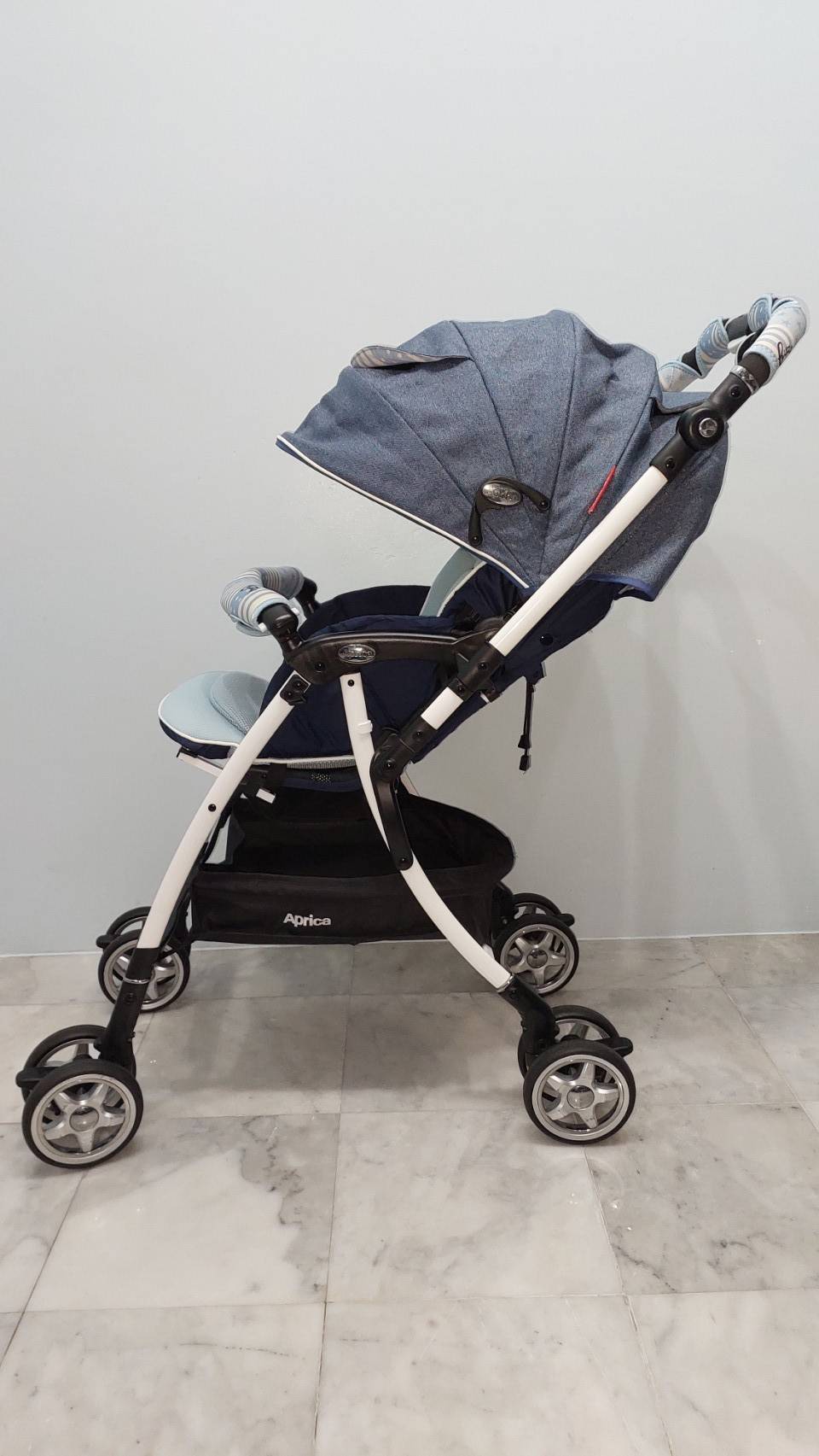 Aprica Luxuna Bitte ขายเฉพาะในญี่ปุ่น มือจับปรับระดับได้