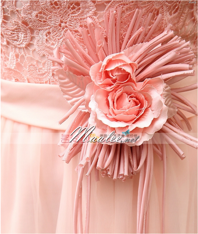 พร้อมเช่า ชุดราตรียาว เกาะอก ลูกไม้ กระโปรงตาข่าย แต่งเข็มกลัดดอก สีโอโรสอ่อน (เชือกผูกหลัง)