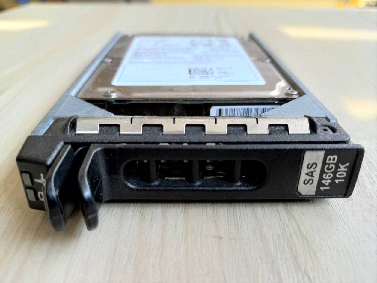 SG-0CM318 Dell 146GB 10000RPM SAS 3Gbps 16MB Cache 2.5-inch Internal Hard Drive Mfr.