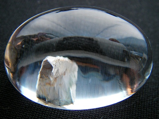 QU0016 QUARTZ แก้วเข้าแก้ว พระธาตุผุดกลางแก้ว เนื้อแก้วใสสะอาด ก้นแก้วกลวงตามรูปพระธาตุ ขนาดเม็ดแก้ว 19.45 x29.10x15.19 mm. นน. 63.79 ct.