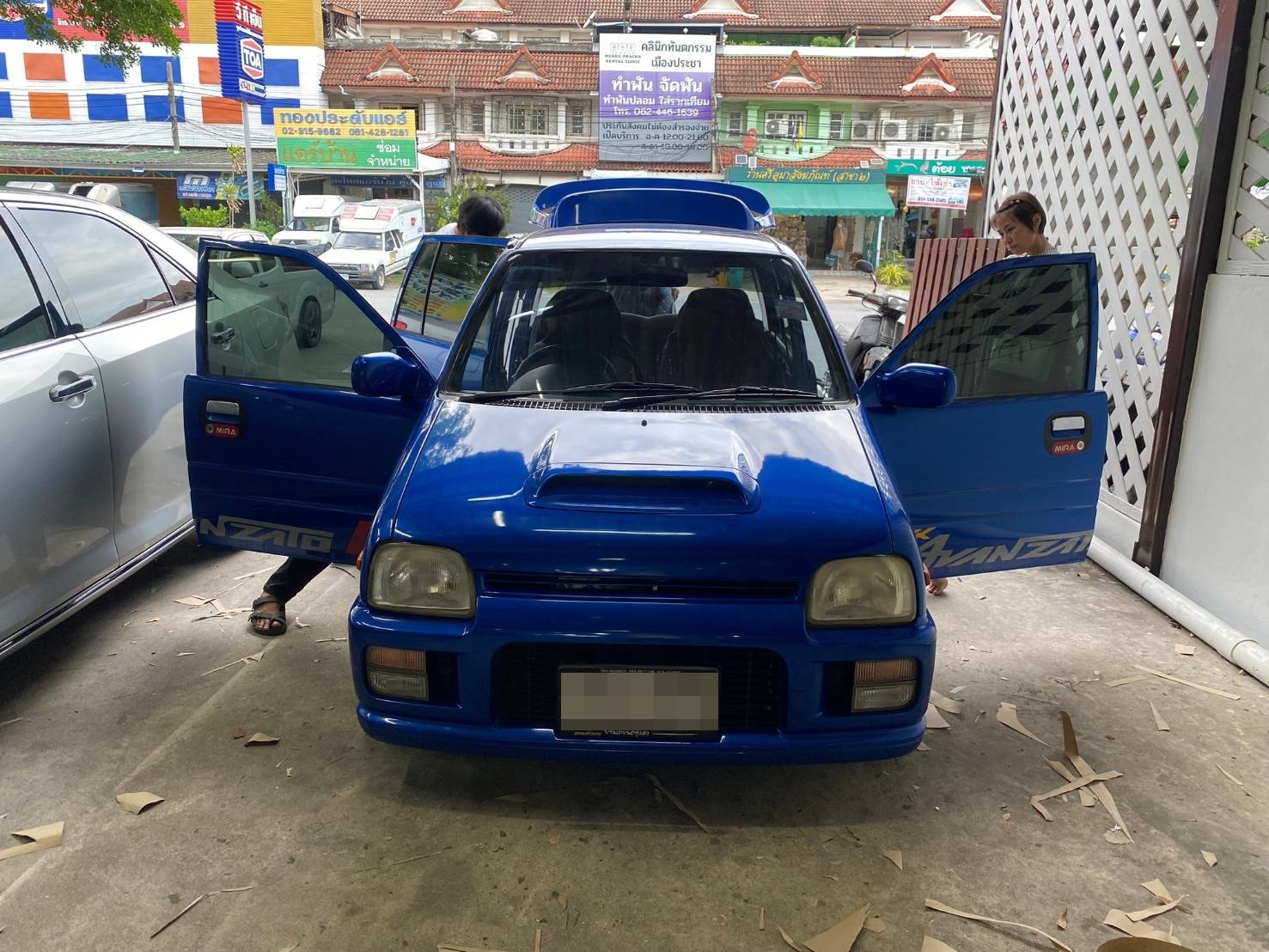 พรมปูรถ Daihatsu Mira L200 พรม6D สีดำด้ายน้ำเงิน + ท้าย