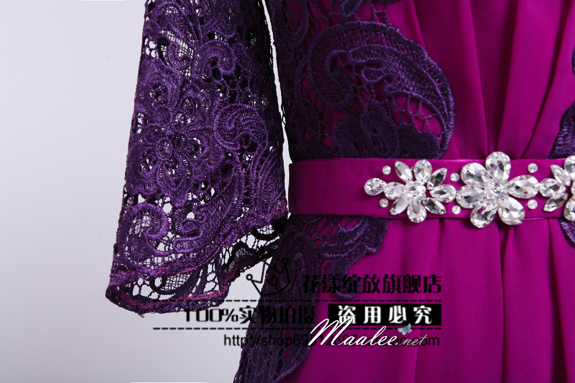 พร้อมเช่า ชุดราตรียาว สีเขียว แขนสามส่วน แต่งลูกไม้ จับเดรปทรงนาฬิกาทราย (L - 3XL)