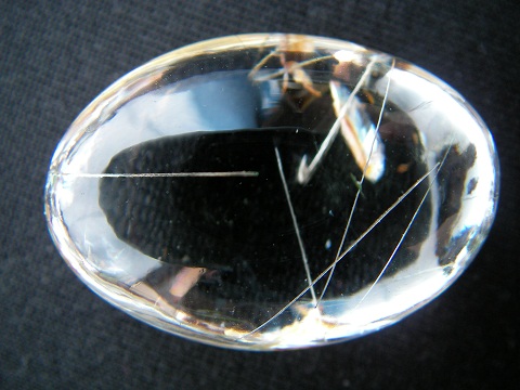QU0013 QUARTZ แก้วแพรทอง ปกคลุมด้วยแก้วขนเหล็ก เนื้อแก้วใสสะอาด ขนาดเม็ดแก้ว 20.57x29.01x12.72 mm. นน. 40.74 ct. พม่า