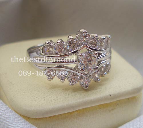 BR522RD+++แหวนปีกนก 2 แถวประกบ เพชรเม็ดกลม แบบเริ่ด ทันสมัย สวยสุดๆ เพชรเล่นไฟ ประกายแวววับ รับรองสวยเด่น ถูกใจ ใส่แล้วดูดีมีระดับมากๆๆ