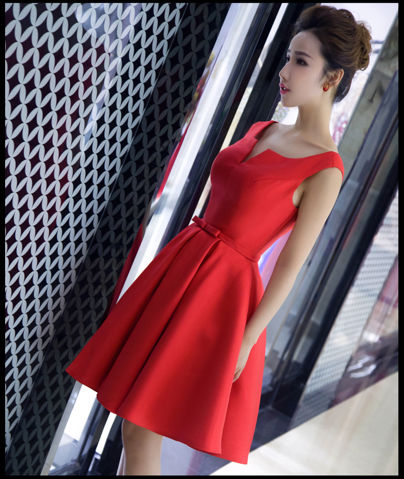 พร้อมเช่า ชุดราตรีสั้น แบบแขนกุด ผ้าซาตินเรียบหรู กระโปรงทรงA แต่งโบว์2ชั้น ช่วงเอว สีแดง (เชือกผูกหลัง)