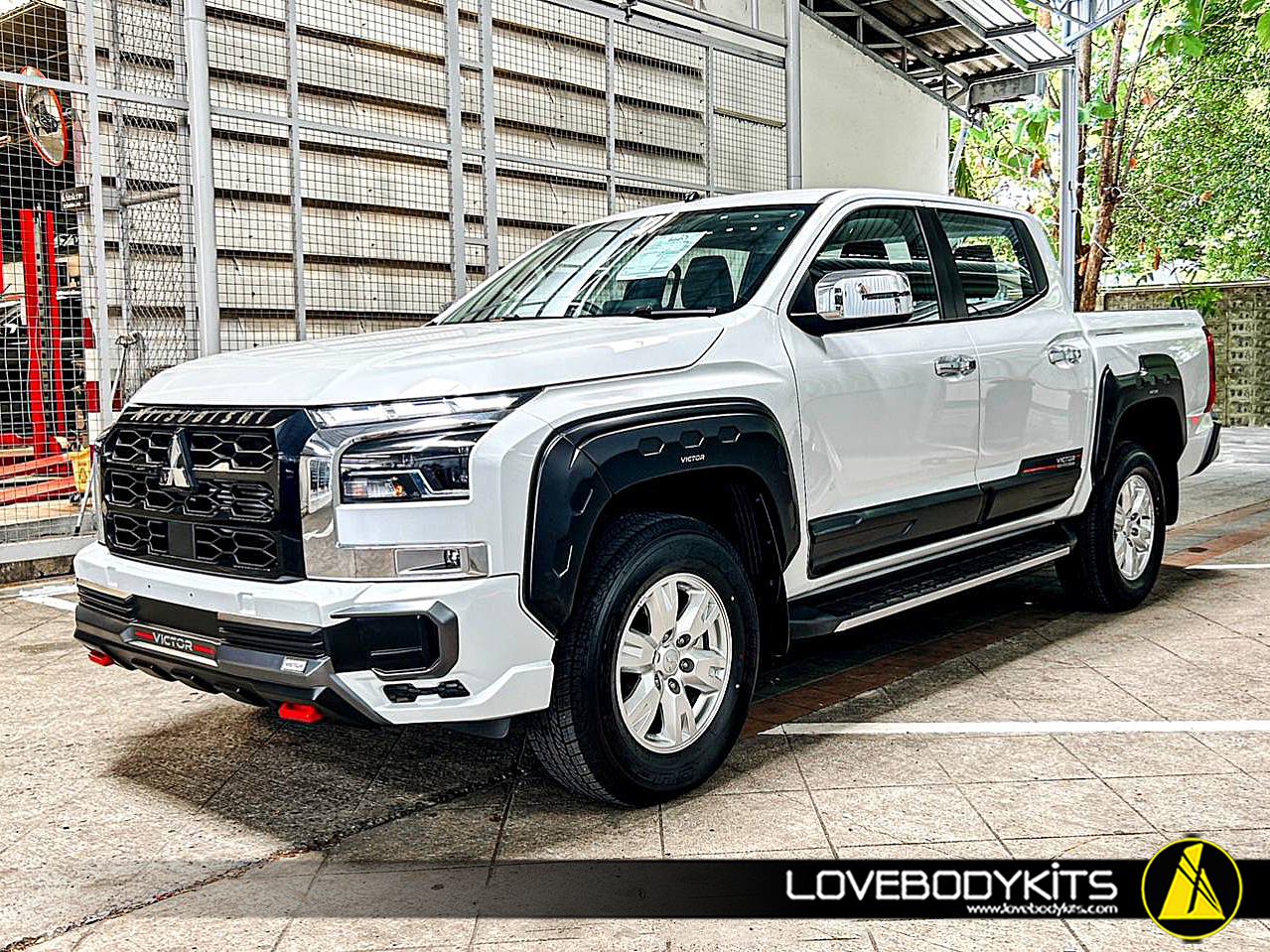 ชุดแต่ง VICTOR :TRITON 2023 ตัวสูง